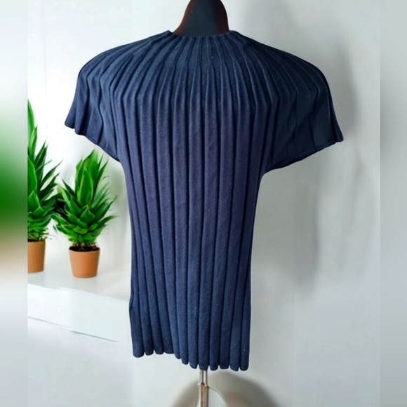 Cable & Gauge Black Stretchy Short Sleeve Ribbed Knit Sweater - Picture 2 of 6